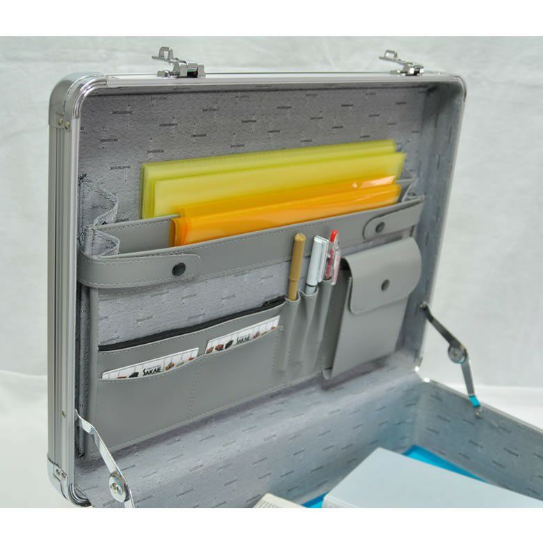 アタッシュケース